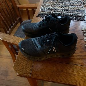 Athletic shoes